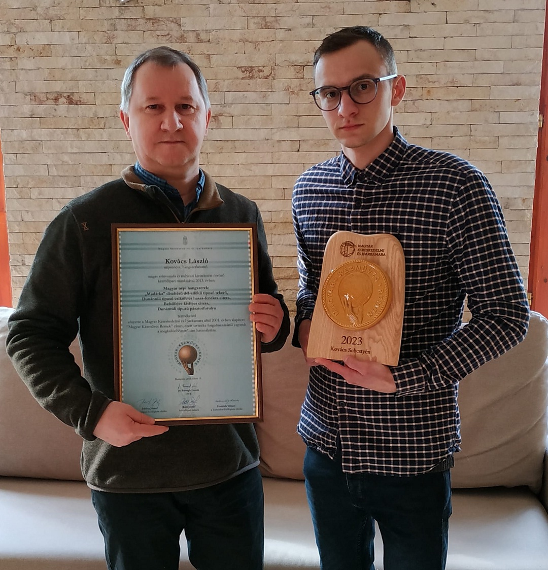 magyar kézműves remek citerakészítő